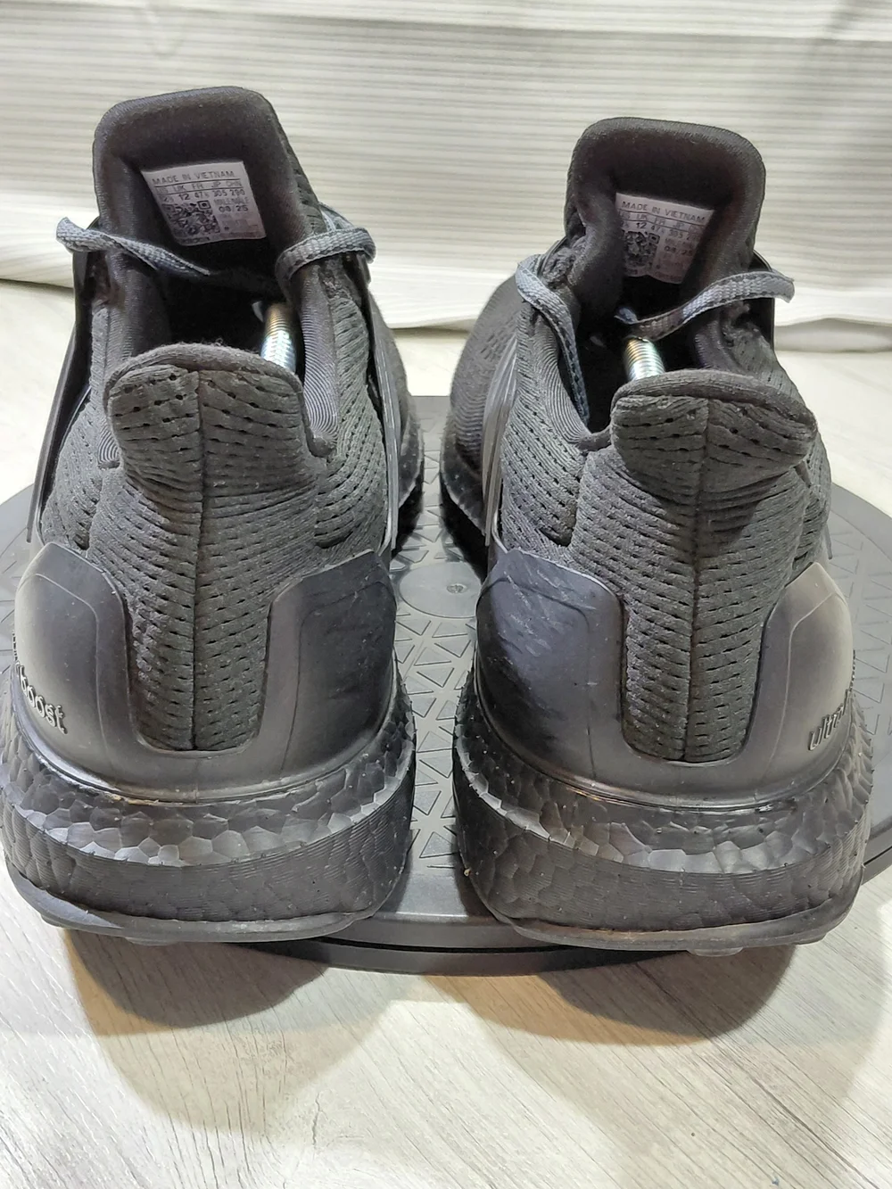 adidas Men’s Ultra Boost 1.0 Athletic Shoes — Black Grey Laces SIZE 12.5